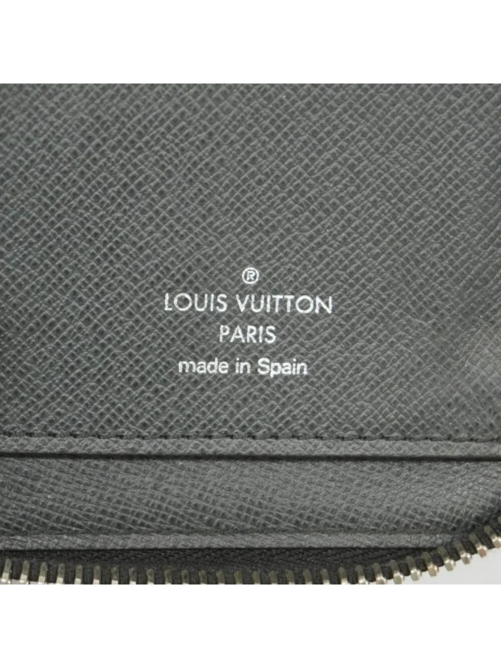 Louis Vuitton Wallet Taiga Zippy Vertical Noir